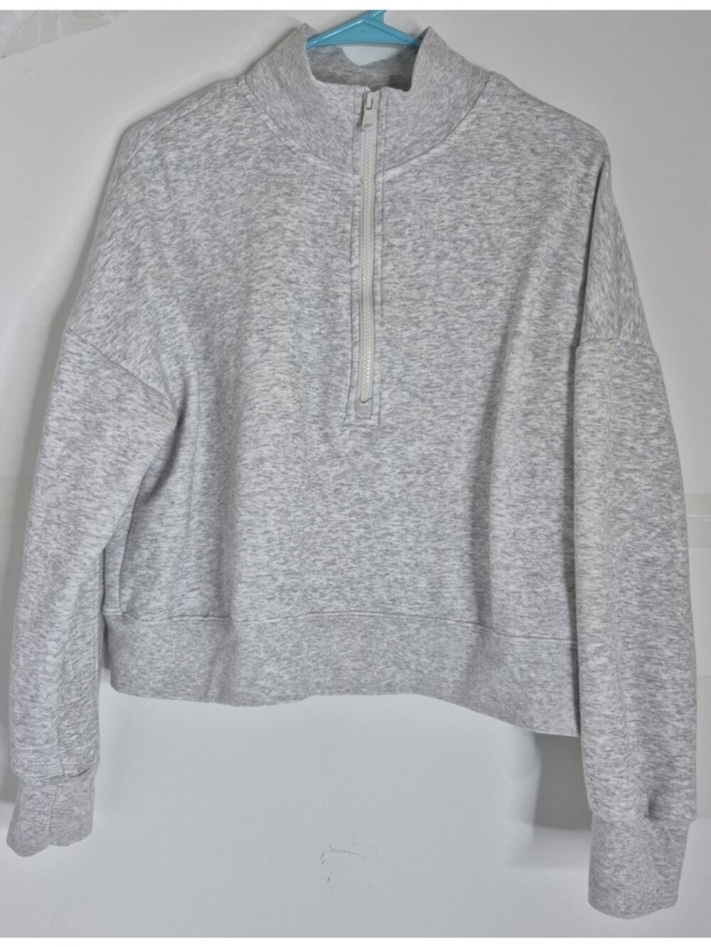 Fabletics Cropped Long Sleeve Pullover Sweatshirt Women's Size M Gray